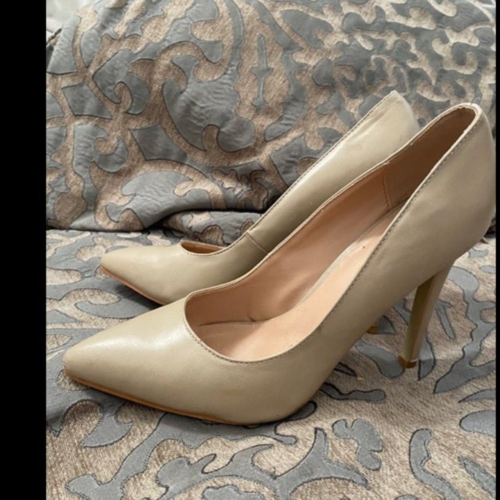 Heels - Picture 4 of 5